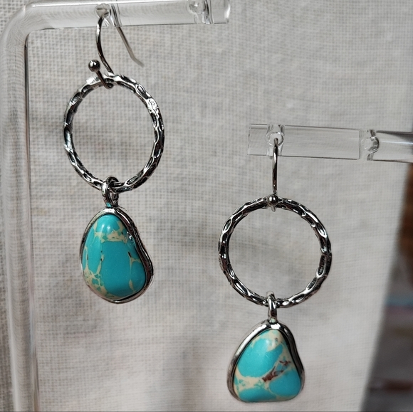 Faux Mottled Cream Brown Veined Turquoise Silver Tone Hammered Pierced Earrings - Picture 4 of 9